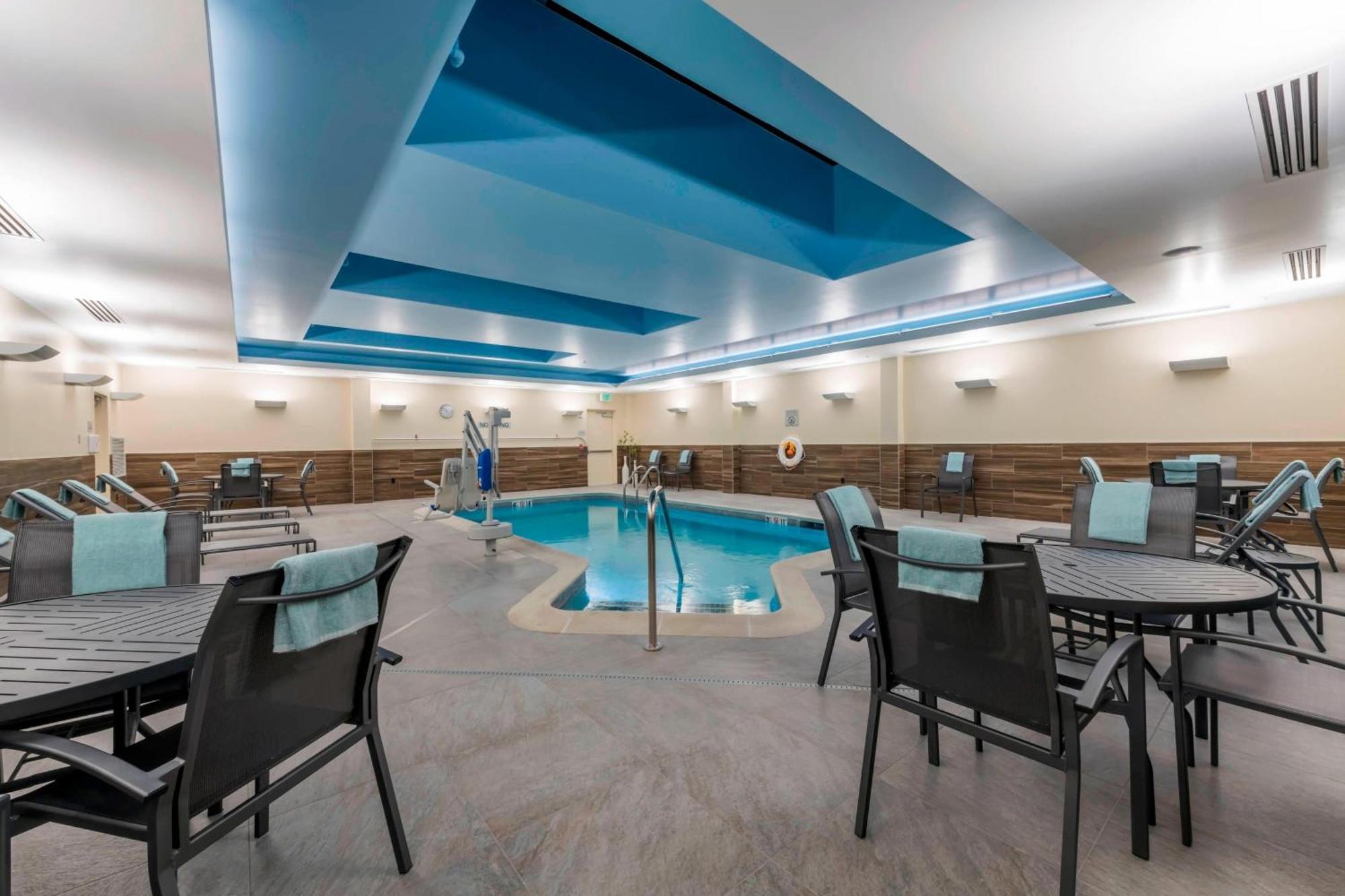 Fairfield Inn & Suites By Marriott Boston Marlborough/Apex Center Exterior photo
