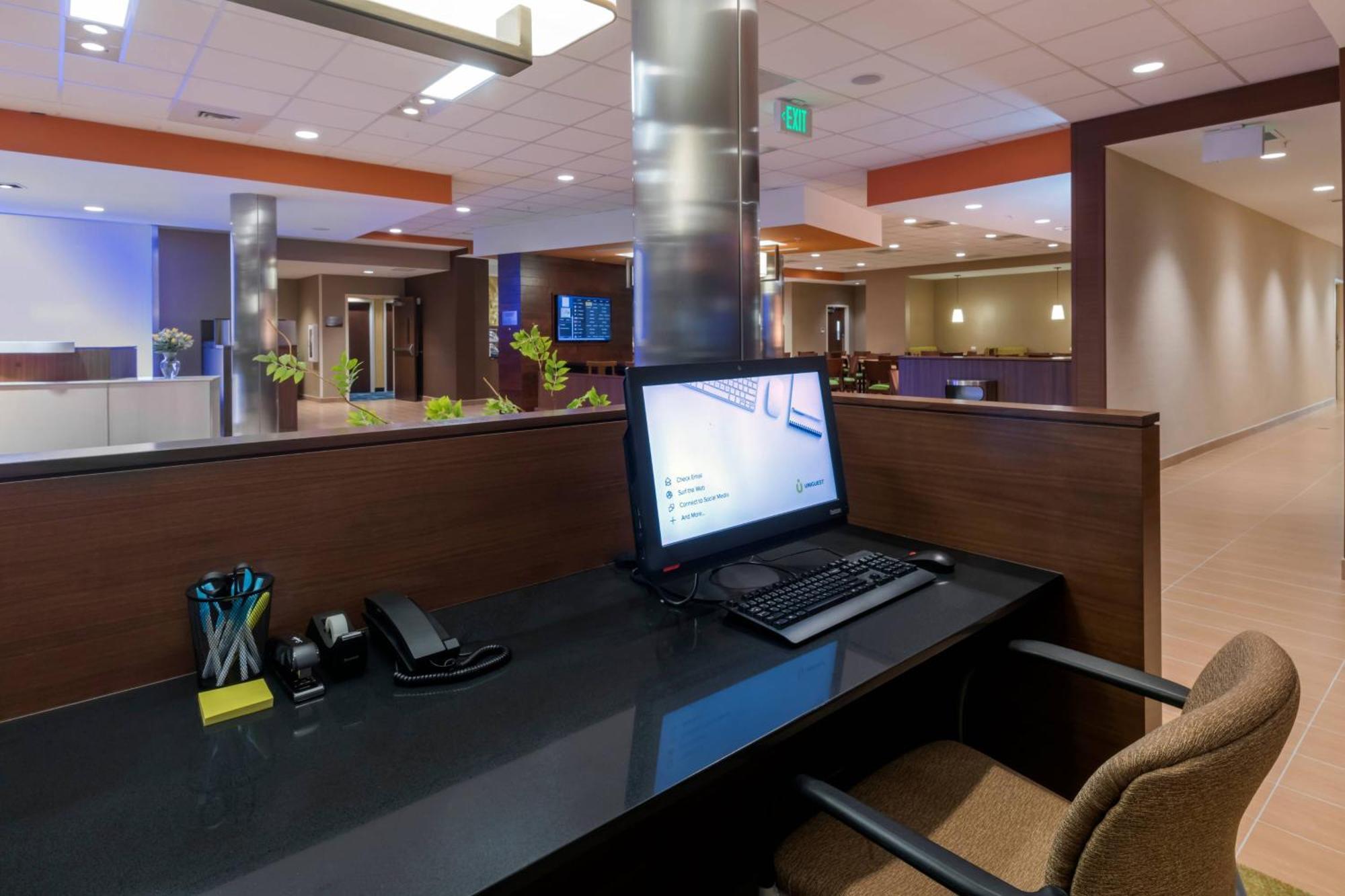 Fairfield Inn & Suites By Marriott Boston Marlborough/Apex Center Exterior photo
