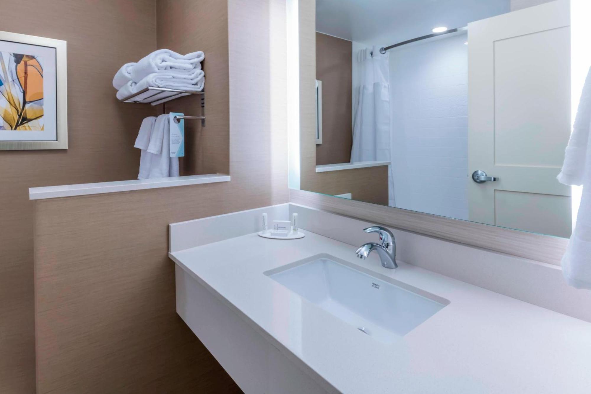 Fairfield Inn & Suites By Marriott Boston Marlborough/Apex Center Exterior photo