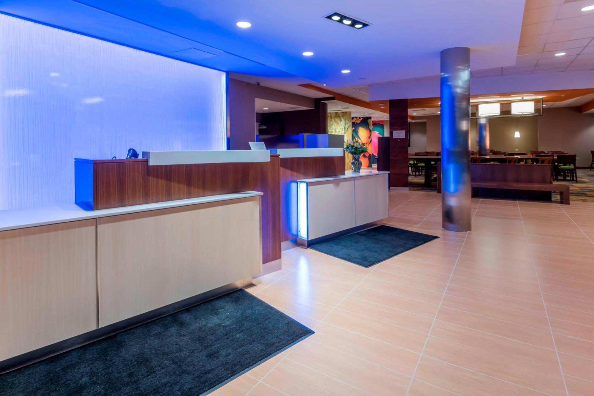 Fairfield Inn & Suites By Marriott Boston Marlborough/Apex Center Exterior photo
